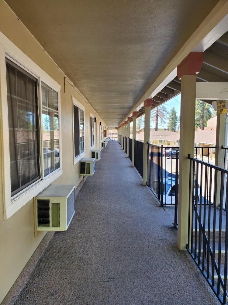 Bluebird Day Inn & Suites South Lake Tahoe Exterior photo